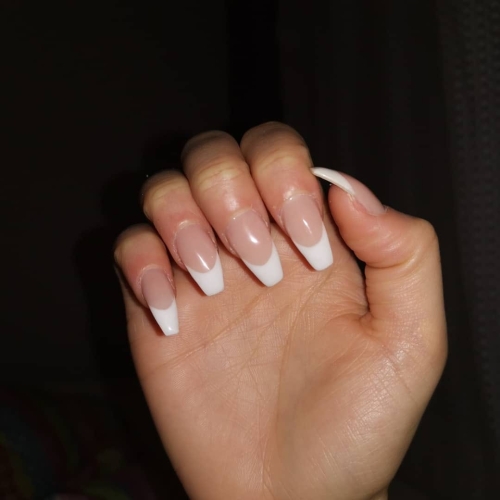 Manicure og pedicure i Odense med smukke franske negle